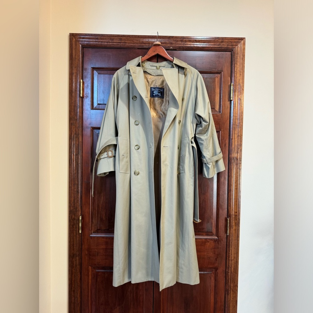 EUC Burberry Vintage Trench Coat 6P